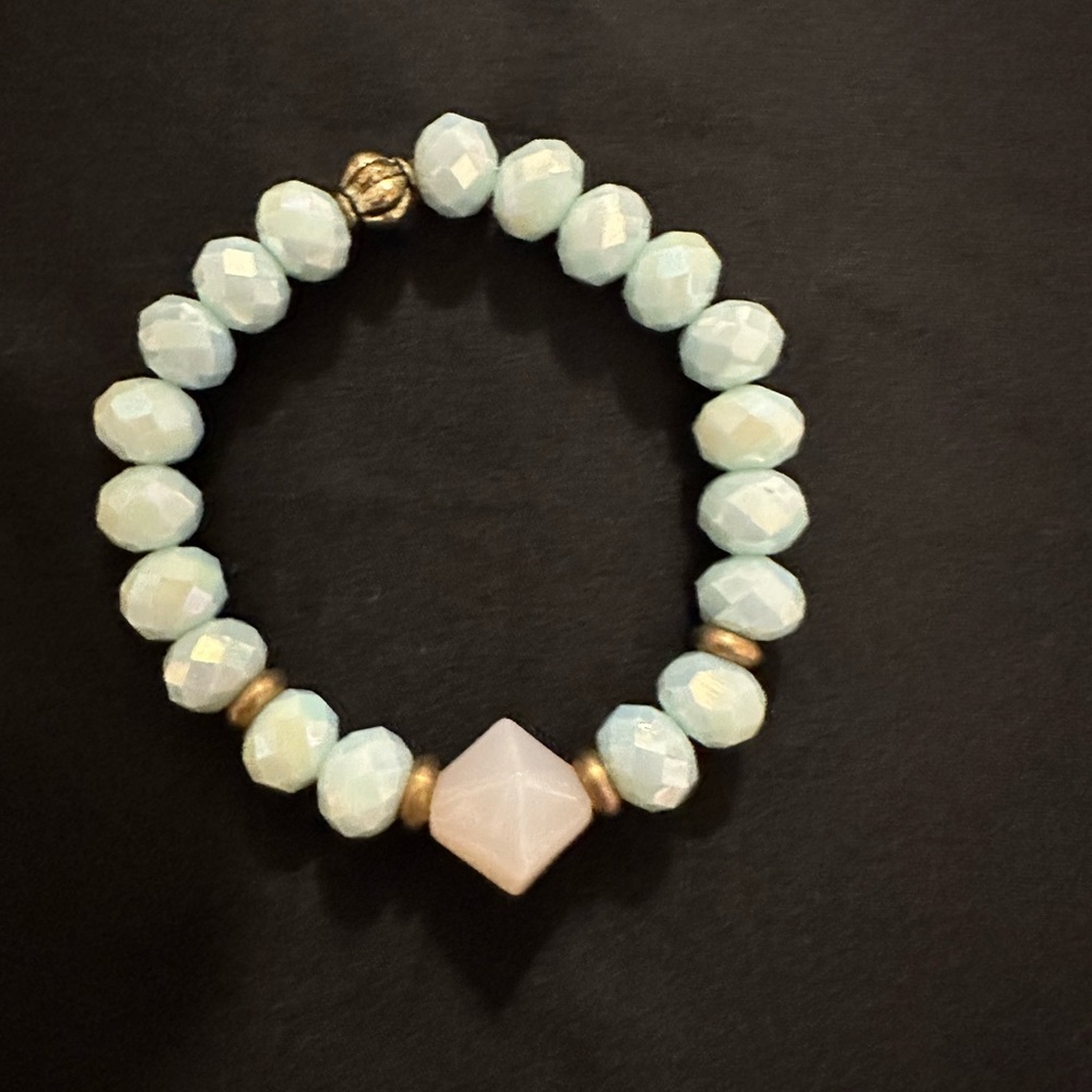 Elegant Beaded Bracelet with Gold Accents